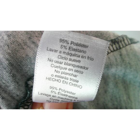 LuLaRoe V-Neck Black Short Sleeve Shirt with white skulls. Women's XL - Picture 7 of 7